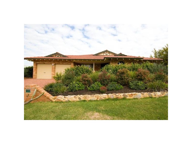 11 Oporto Rise, Coogee WA 6166