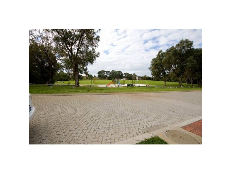 11 Oporto Rise, Coogee WA 6166
