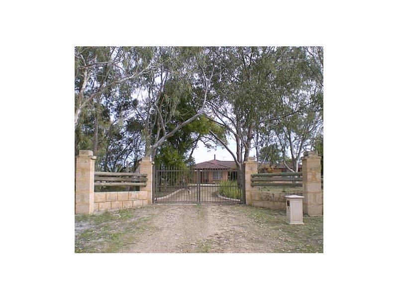 35 Brooks Place, Wandi WA 6167