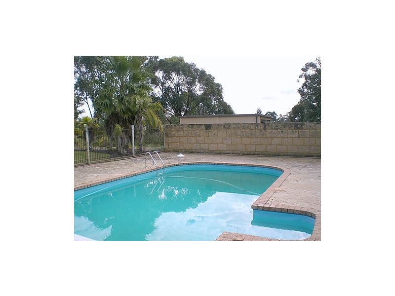 35 Brooks Place, Wandi WA 6167