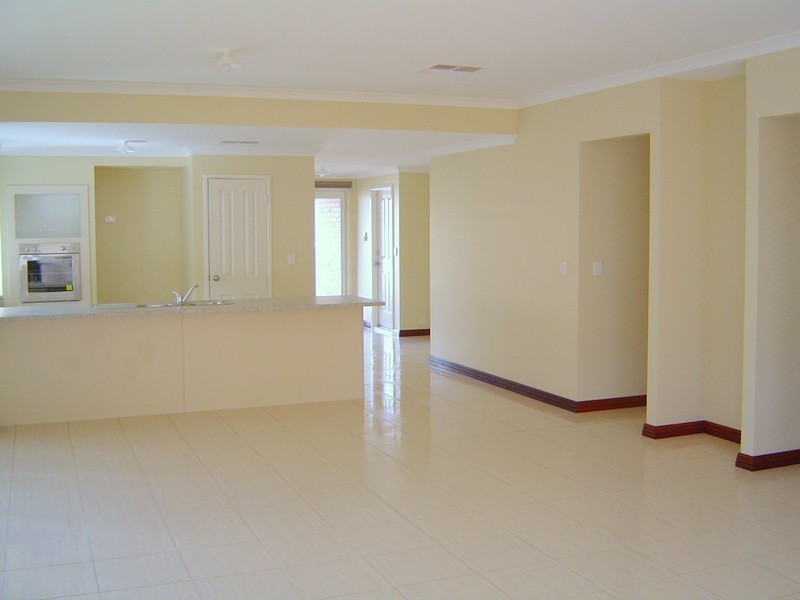 11 Ernest Drive, Success WA 6164