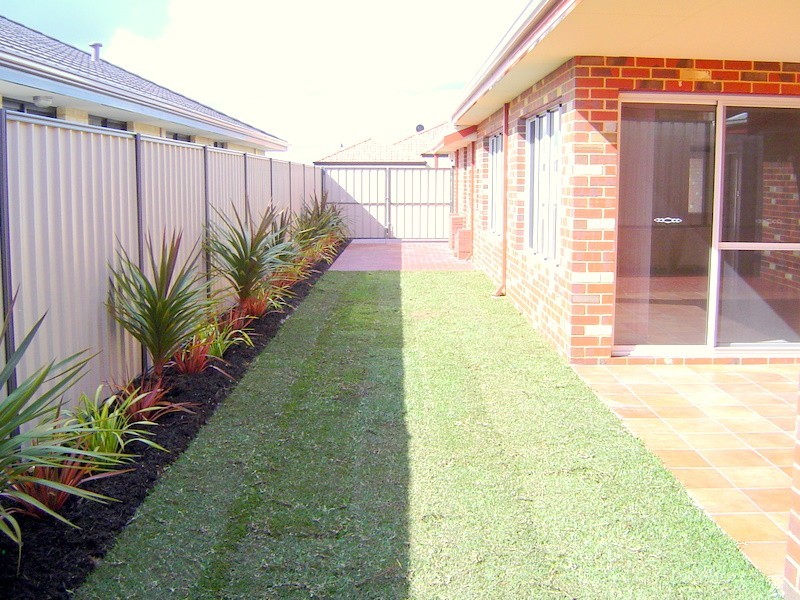 11 Ernest Drive, Success WA 6164