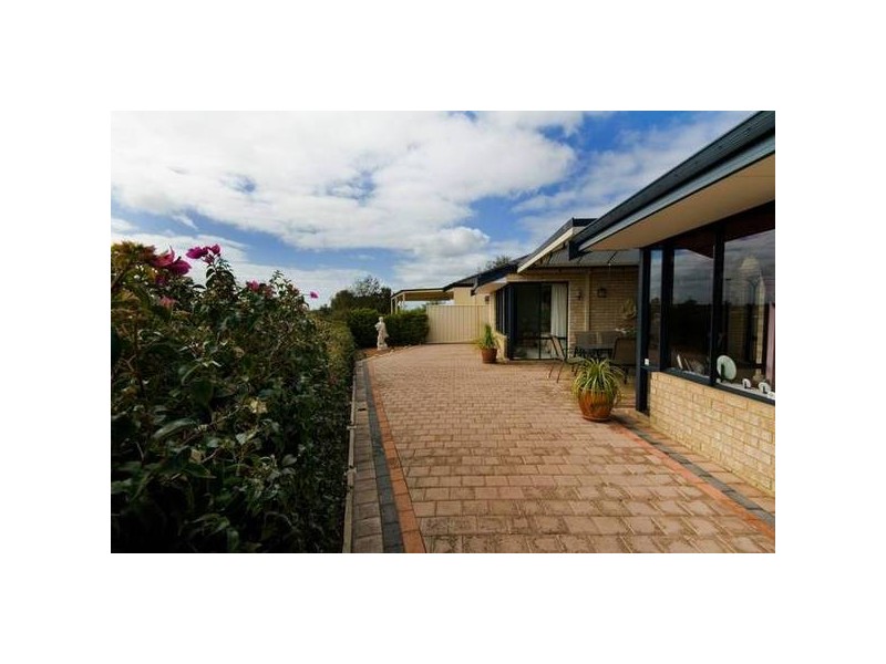 4 Quenda Close, Beeliar WA 6164