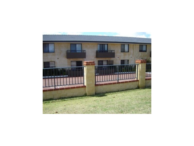 Lorraine Place, Hamilton Hill WA 6163