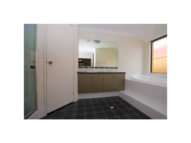 Lakefront Avenue, Beeliar WA 6164