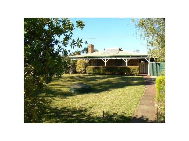 4 Britton Place, Wandi WA 6167