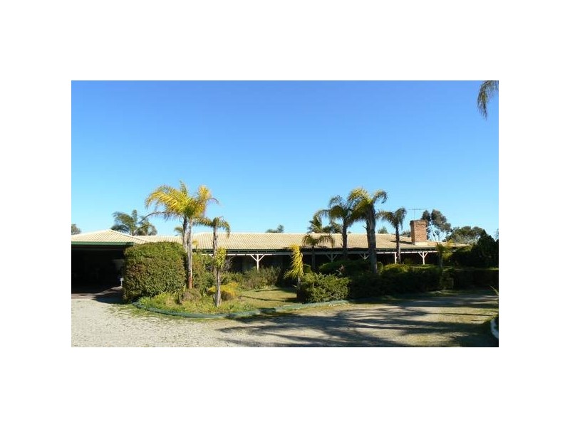 4 Britton Place, Wandi WA 6167