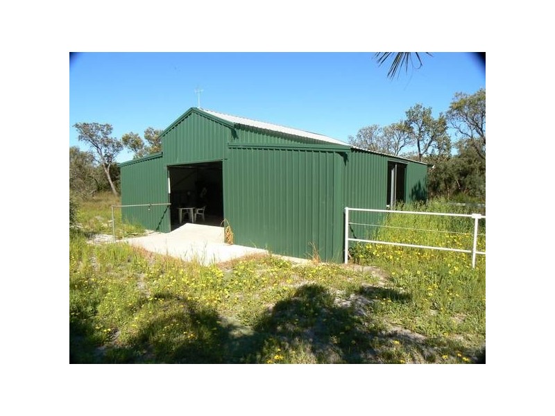 4 Britton Place, Wandi WA 6167