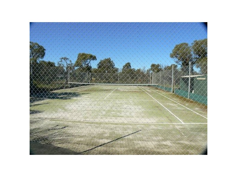 4 Britton Place, Wandi WA 6167