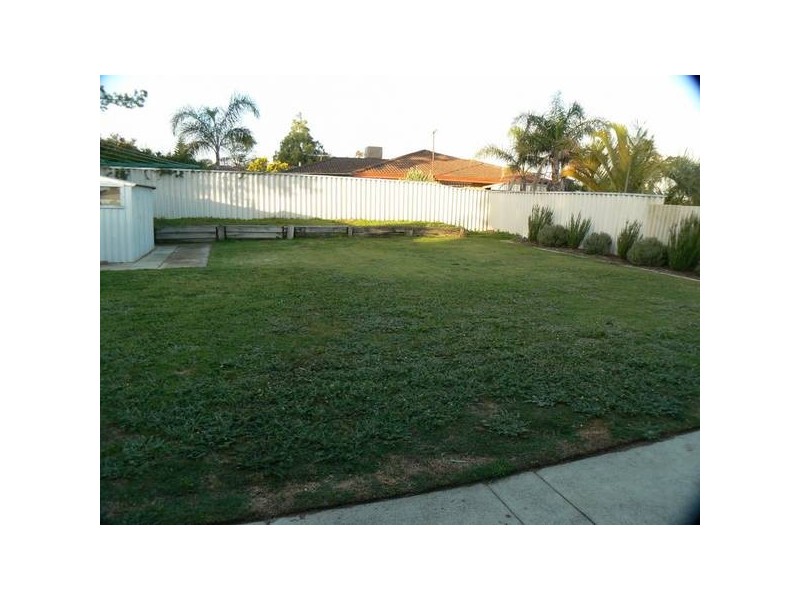 12 Tarndale Way, South Lake WA 6164