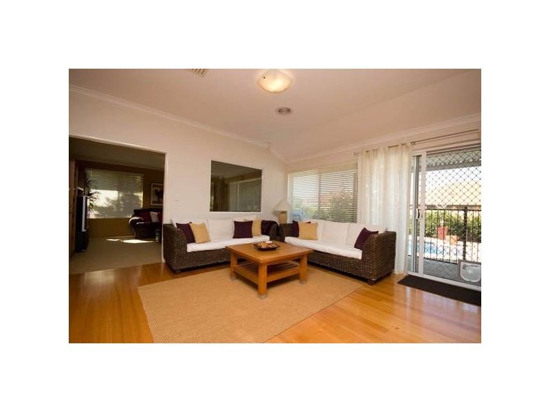 5 Ashendon Blvd, Hammond Park WA 6164