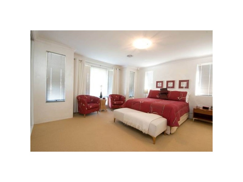 5 Ashendon Blvd, Hammond Park WA 6164