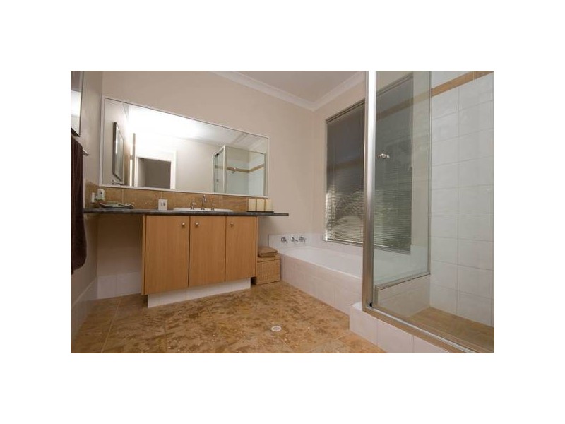 5 Ashendon Blvd, Hammond Park WA 6164
