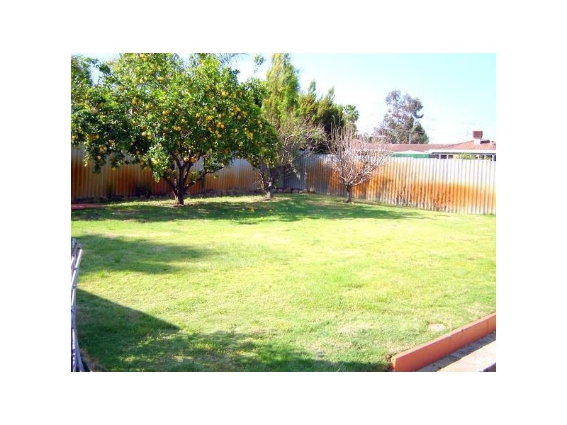 51 South Lake Drive, South Lake WA 6164