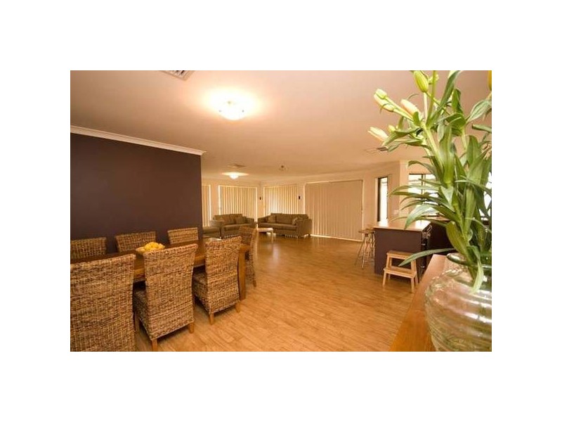 51 Minerva Loop, Success WA 6164