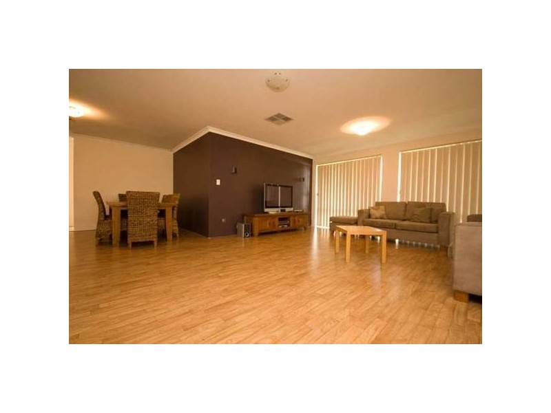 51 Minerva Loop, Success WA 6164