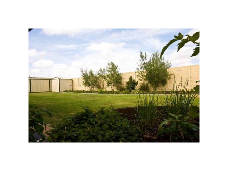 51 Minerva Loop, Success WA 6164