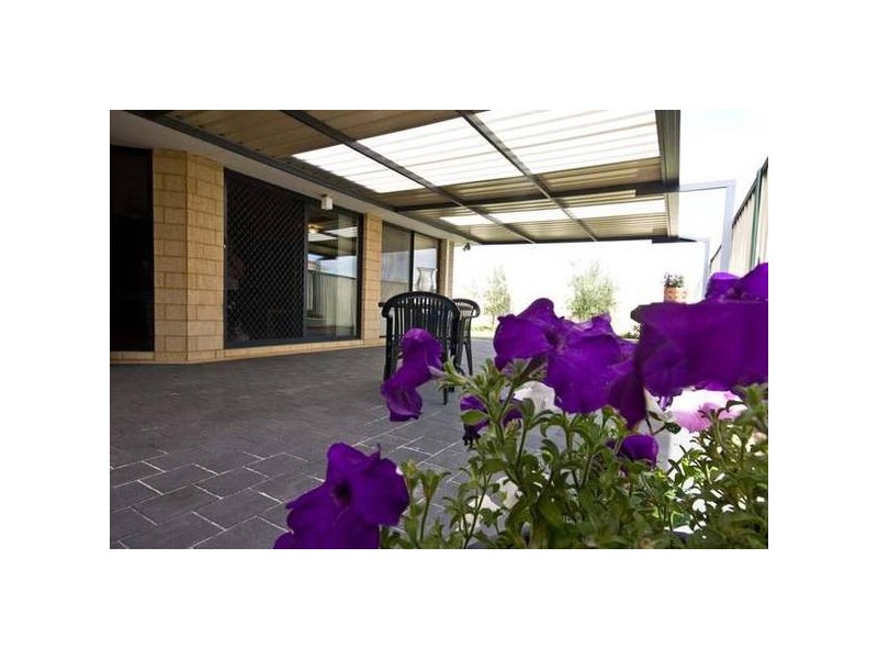 51 Minerva Loop, Success WA 6164