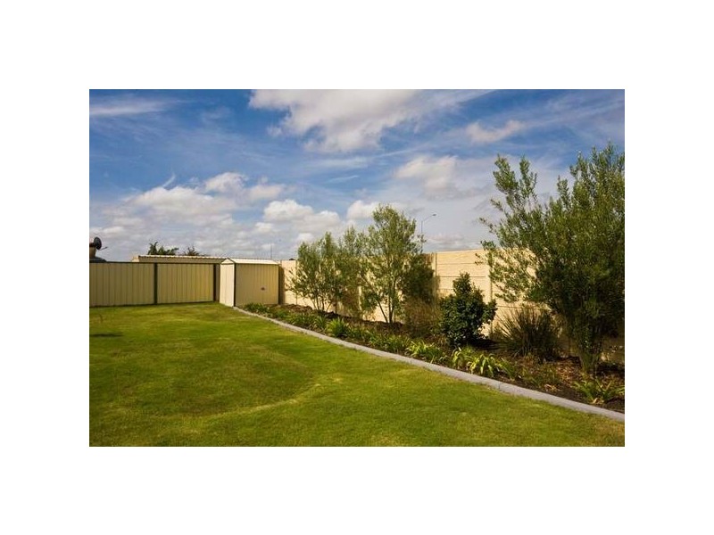 51 Minerva Loop, Success WA 6164