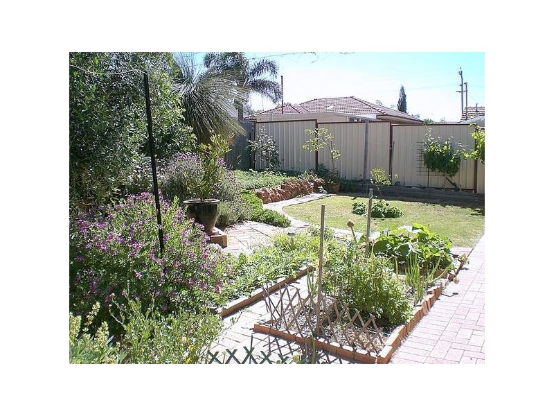 10 Belarius Street, Coolbellup WA 6163
