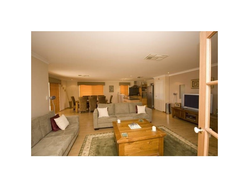28 Covington Loop, Success WA 6164