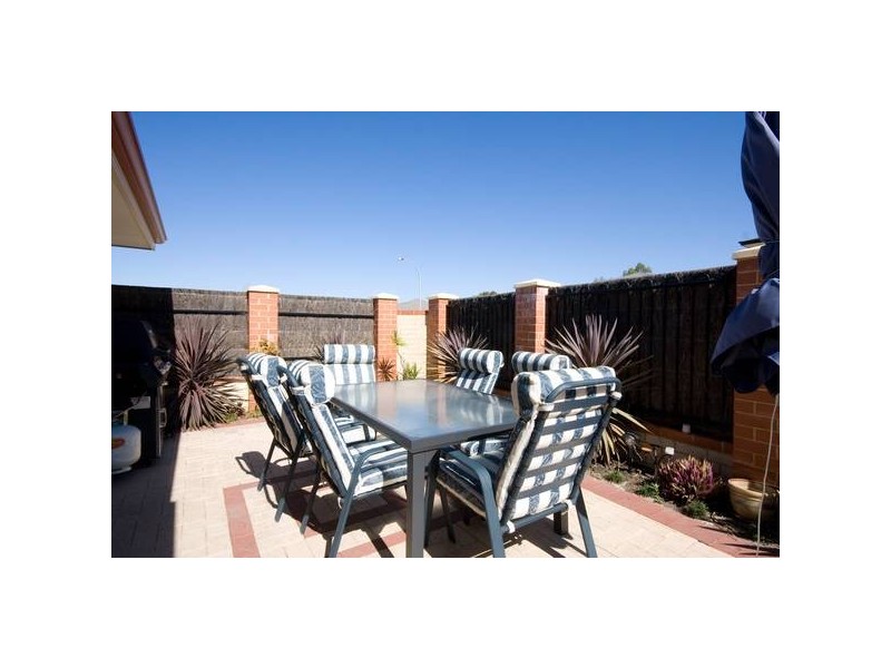 10A Makjanich Place, Success WA 6164