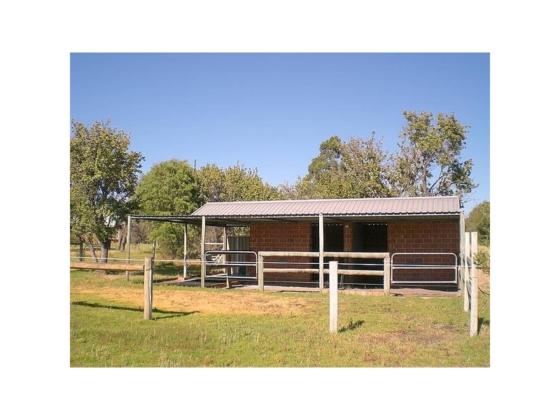 47 Leslie Road, Wandi WA 6167