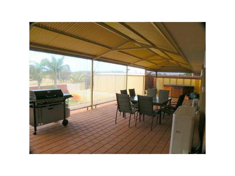 16 Yangebup Road, Yangebup WA 6164