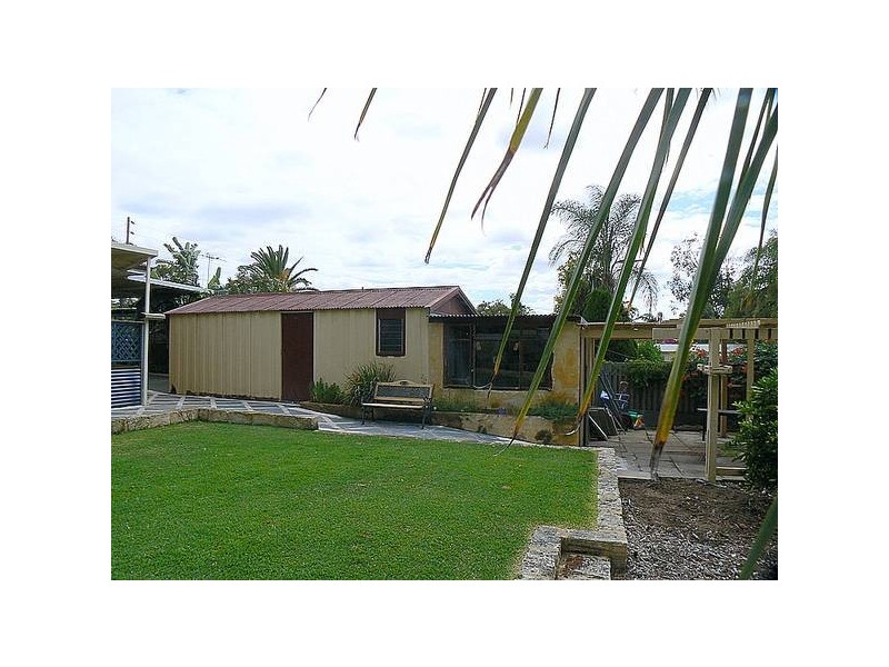 41 Waverley Road, Coolbellup WA 6163