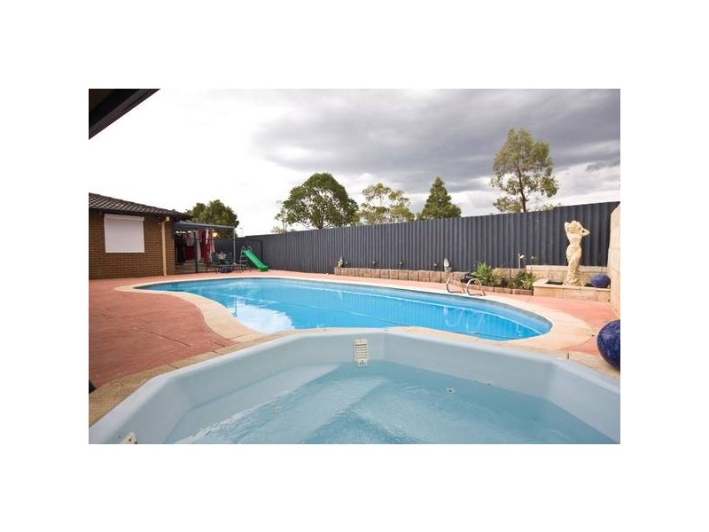 2 Pausin Crescent, Bibra Lake WA 6163