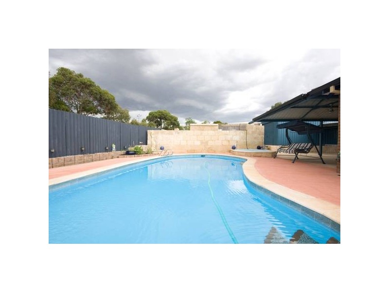 2 Pausin Crescent, Bibra Lake WA 6163