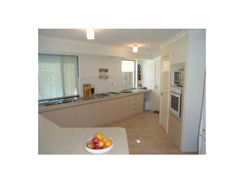 16 Pepper Tree Close, Wannanup WA 6210