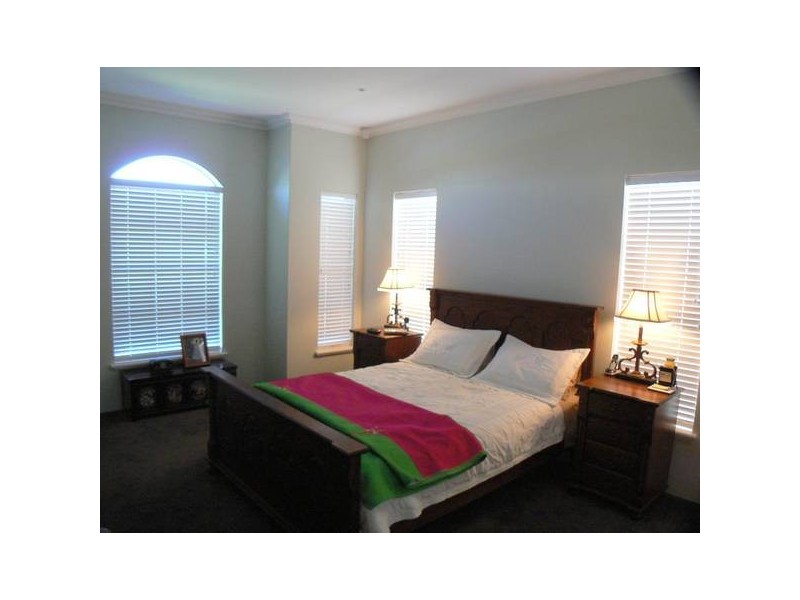 18 Aurora Drive, Atwell WA 6164