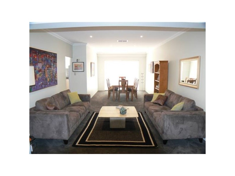 18 Aurora Drive, Atwell WA 6164