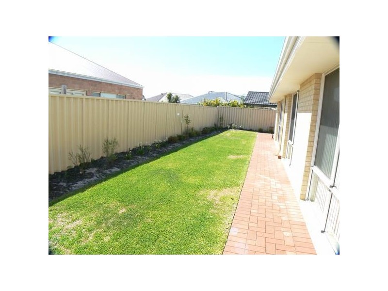 18 Aurora Drive, Atwell WA 6164