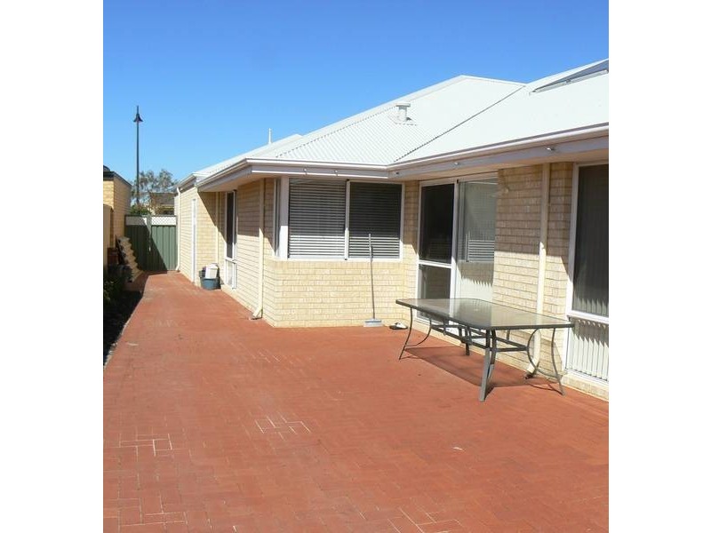 18 Aurora Drive, Atwell WA 6164