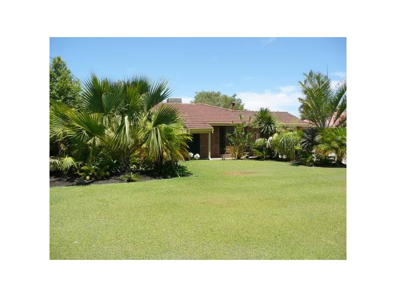 6 Lessing Place, South Lake WA 6164