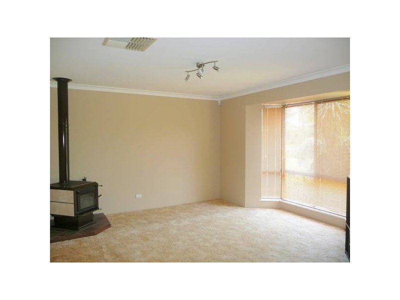 6 Lessing Place, South Lake WA 6164