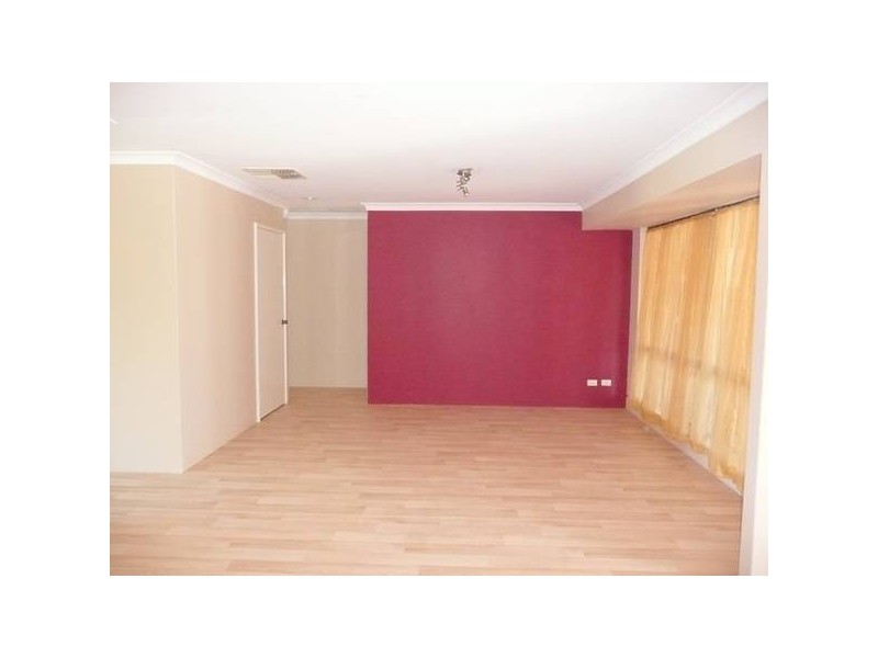 6 Lessing Place, South Lake WA 6164