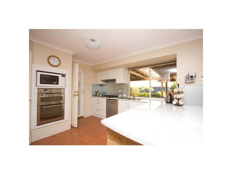 16 Derwent Crescent, Success WA 6164
