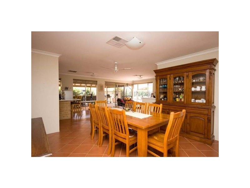 16 Derwent Crescent, Success WA 6164