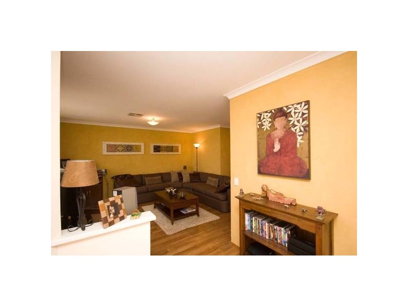 16 Derwent Crescent, Success WA 6164