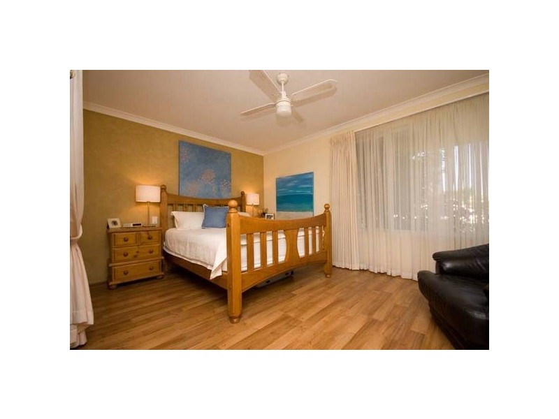 16 Derwent Crescent, Success WA 6164