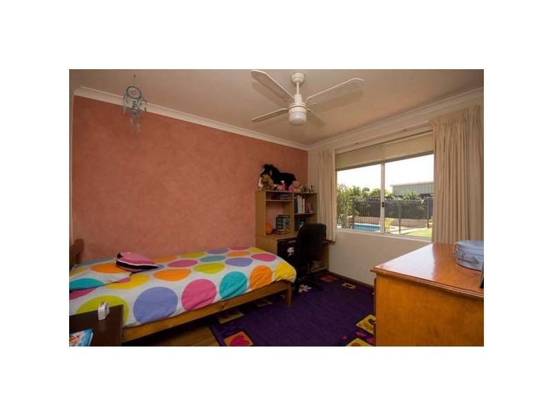 16 Derwent Crescent, Success WA 6164