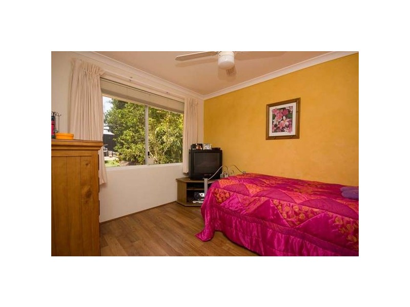 16 Derwent Crescent, Success WA 6164