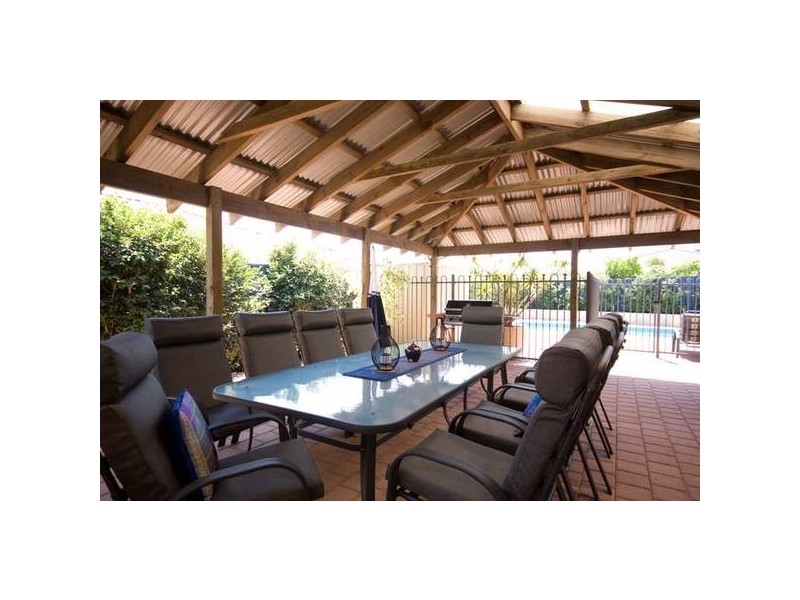 16 Derwent Crescent, Success WA 6164