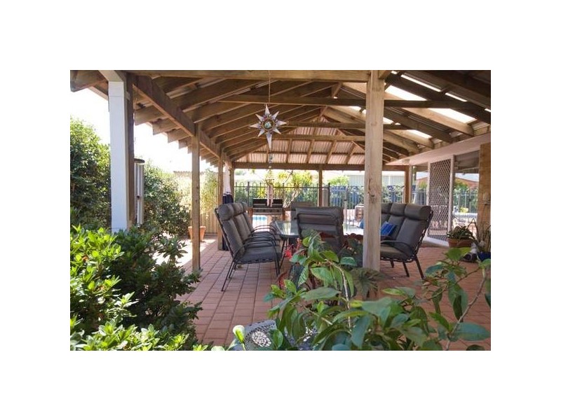 16 Derwent Crescent, Success WA 6164