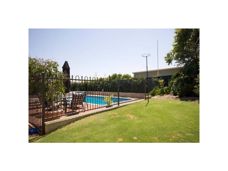 16 Derwent Crescent, Success WA 6164
