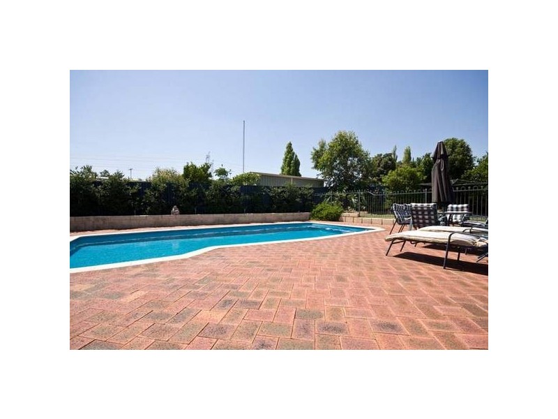 16 Derwent Crescent, Success WA 6164