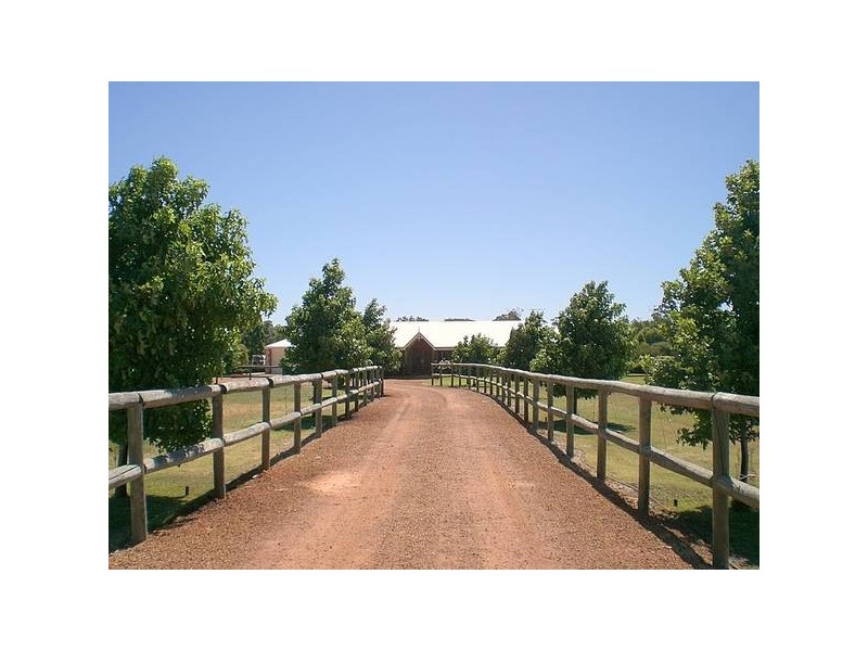 142 Country Drive, Oakford WA 6121